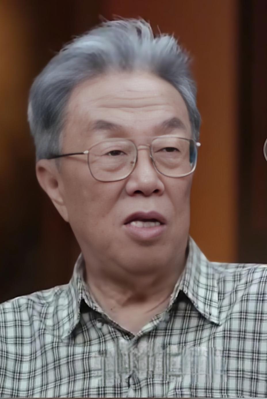 老作家王蒙近日在头条上发了一篇文章，题目是《干脆去新疆》。
文中谈到王老先生到新