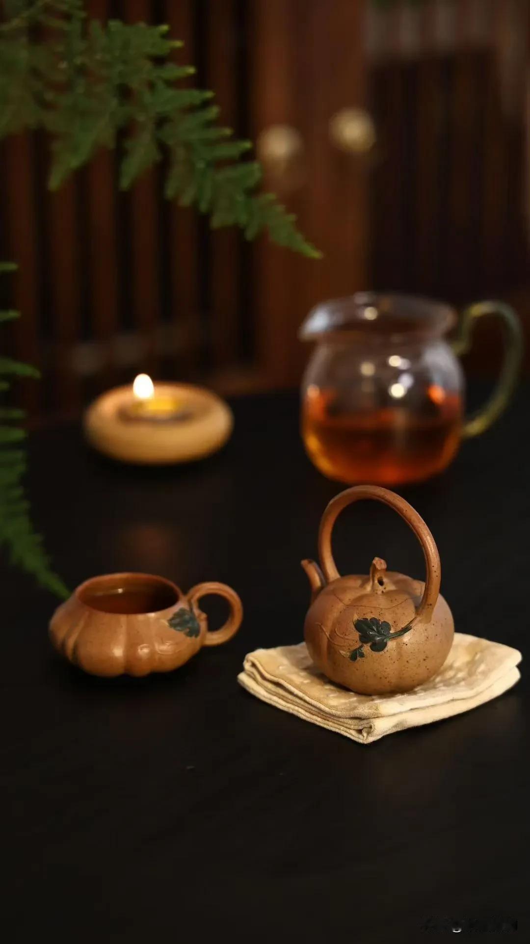 深夜的茶香
是忙碌生活的暂停键
在静谧中找回自己[月亮]