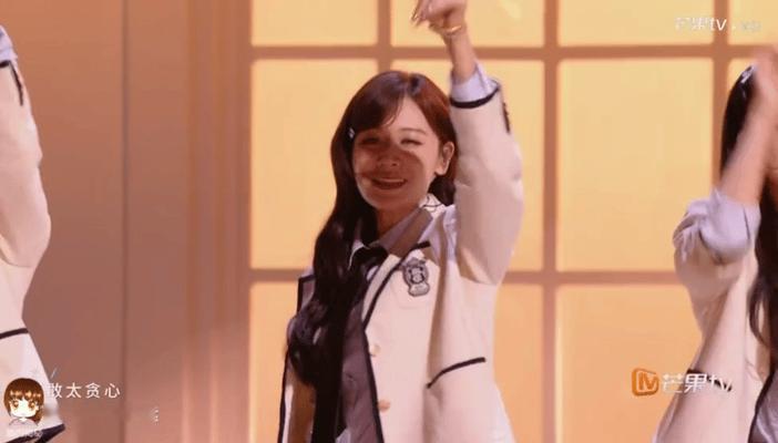 亲亲组 各跳各的 毕竟要上直播舞台，想必舞蹈姐姐们应该是努力了的，但有一说一唱歌