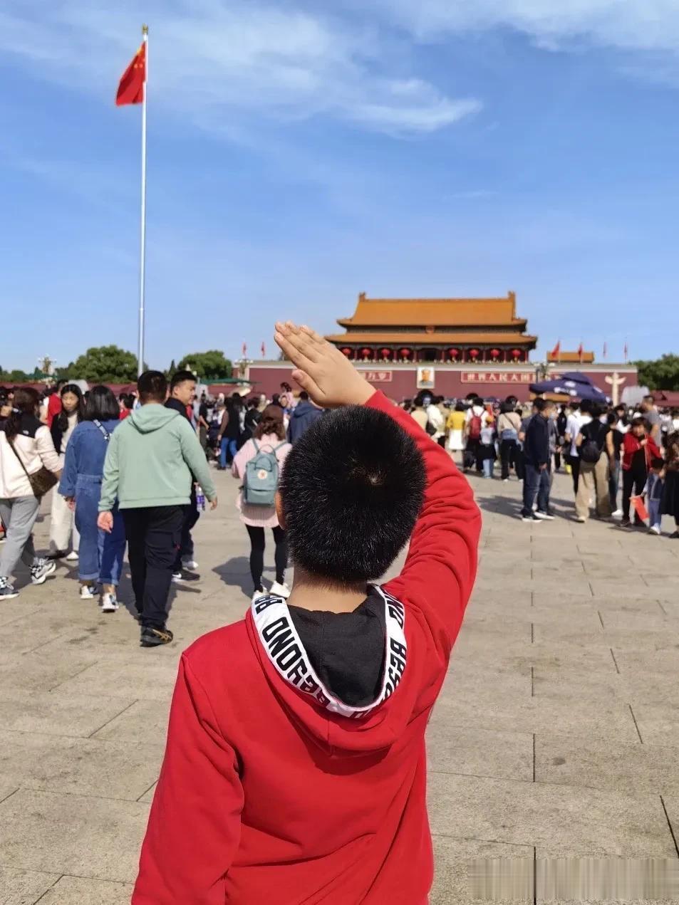 太喜欢北京了，去过一次便念念不忘！

论文明践行和文化底蕴深厚程度，北京都是我心