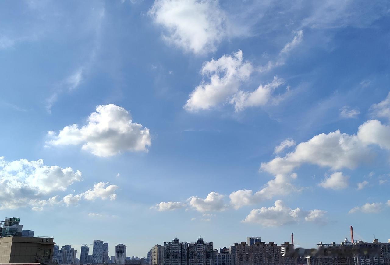 近期，伊朗宣称将引进中俄装备，红旗-9防空系统和苏-35战机备受瞩目。一直以来，