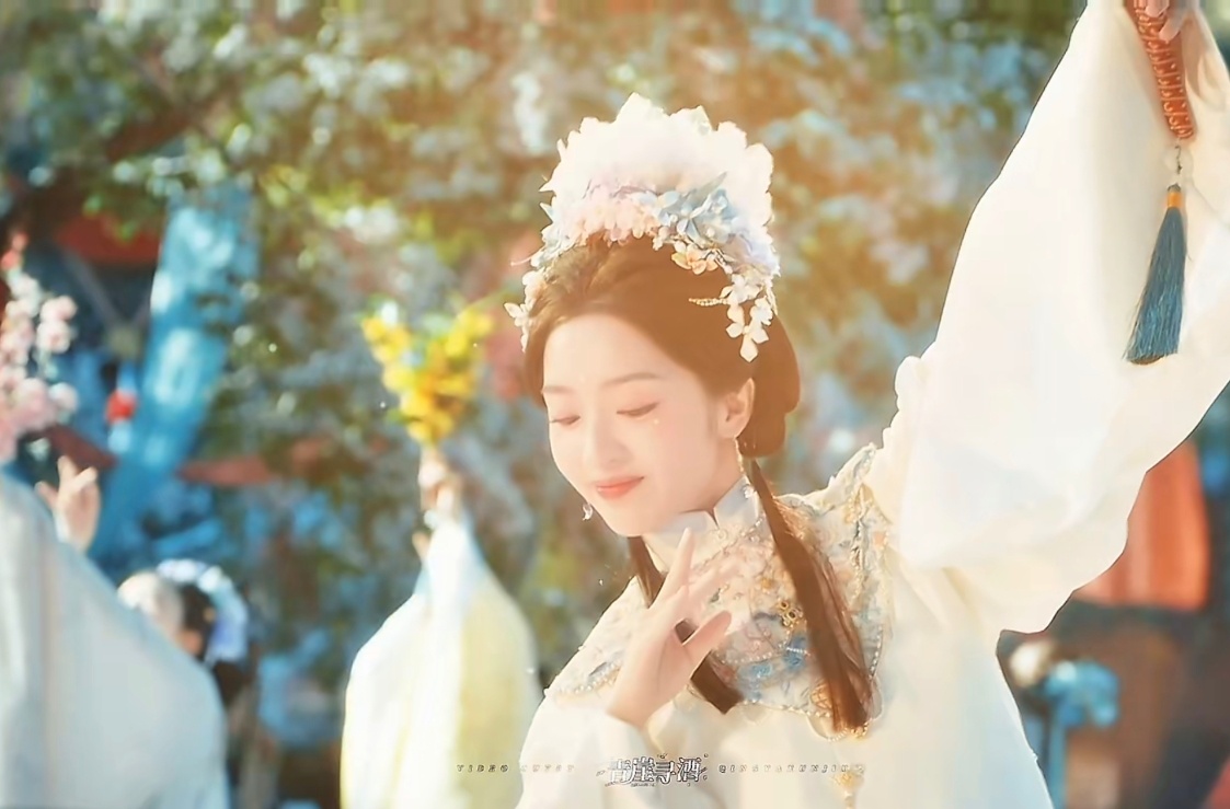 邓恩熙新剧美人一大跳《花开锦绣》又一名场面来袭！邓恩熙花神造型惊艳出圈，清雅脱俗