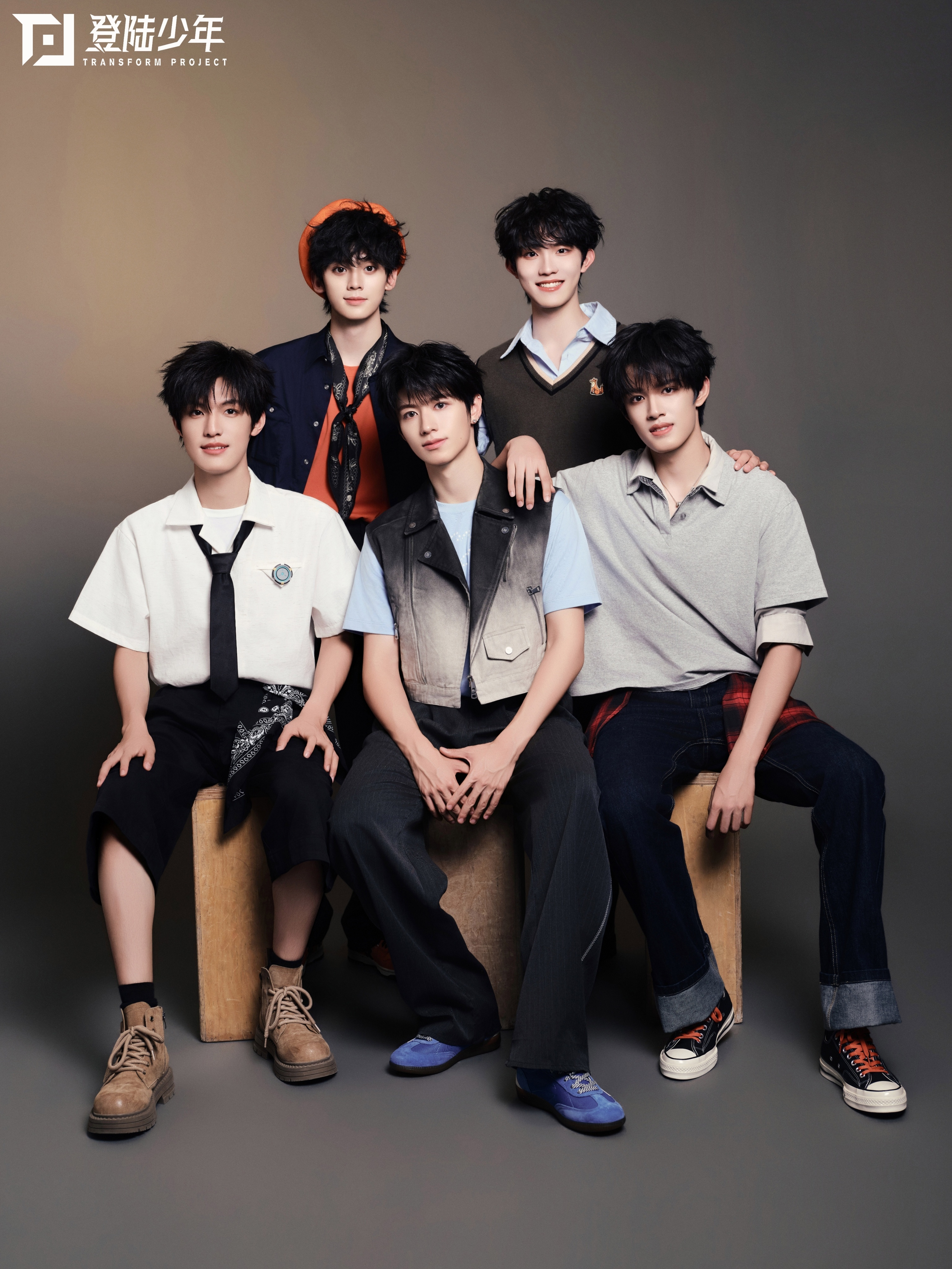 TOP登陆少年组合出席无畏契约 直播活动造型大片，化身电竞男主的朱志鑫、张泽禹、