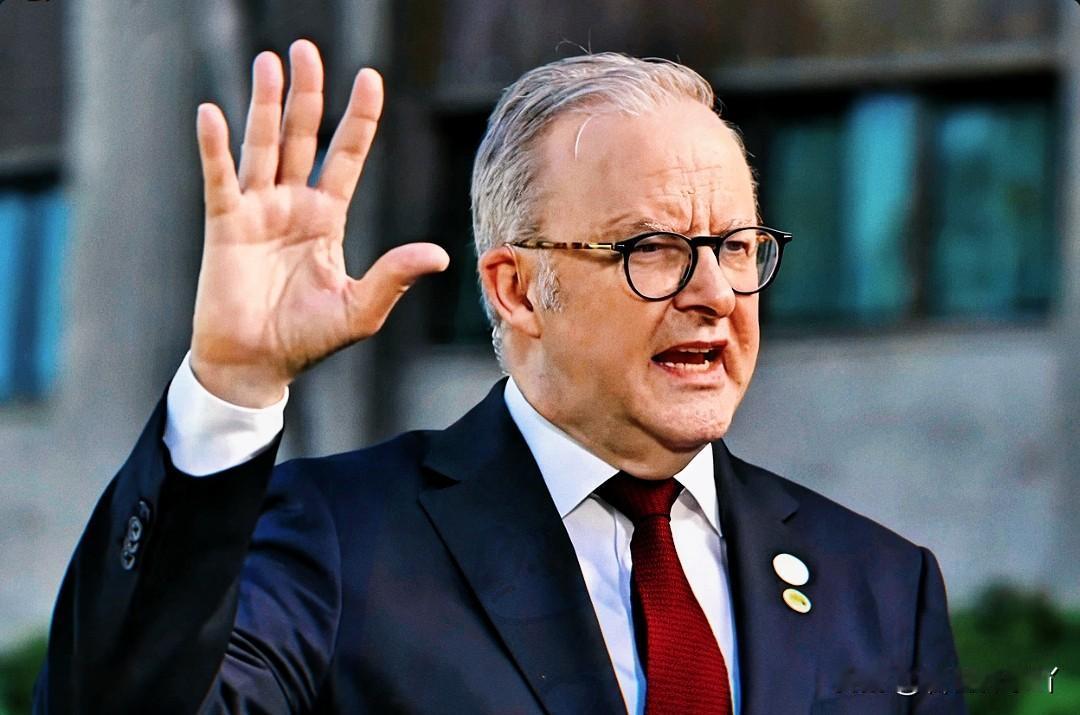 这澳洲人办起事来，真是让人大开眼界。前几天还高调表态推动收回中企运营的达尔文港，