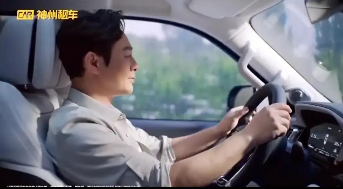 惊喜！[耶]人气之王张颂文顺利通关。这次不仅拿上了驾照还作为神州租车的代言人。不