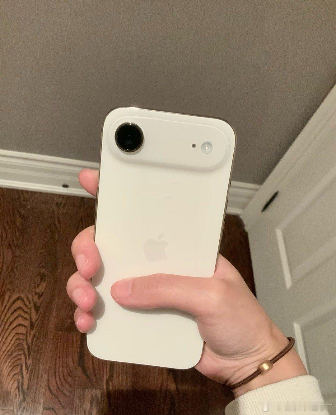 网友刚买iPhoneAir第二天就降价2000元我之前买的16Promax第三个