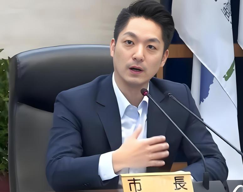 蒋万安再次表明立场，针对两岸统一的话题上，蒋万安曾在接受采访的时候，公然做出了 