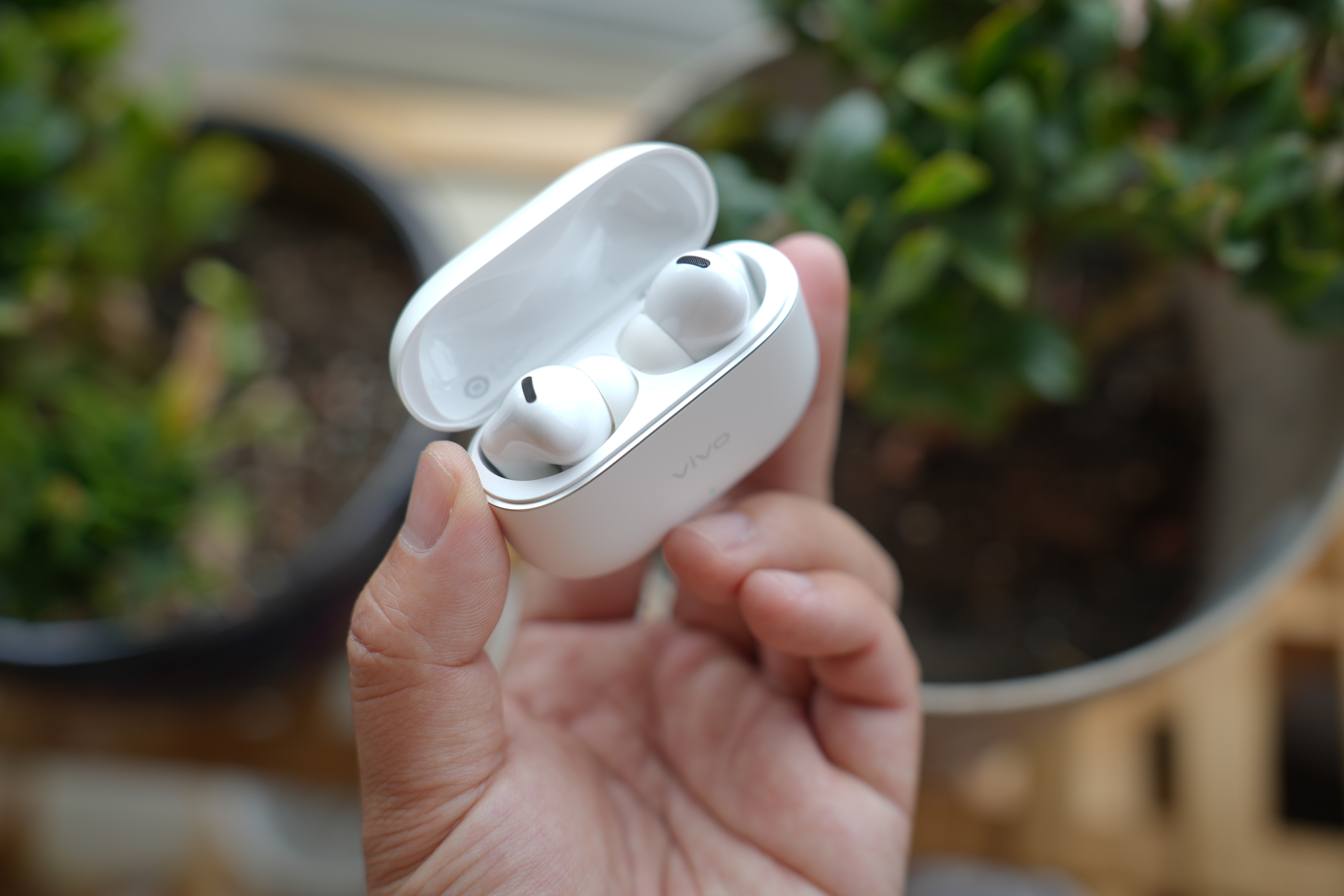 这两天用vivo TWS 5 Pro，有点被惊艳到了，首先说降噪，绝对是第一梯队