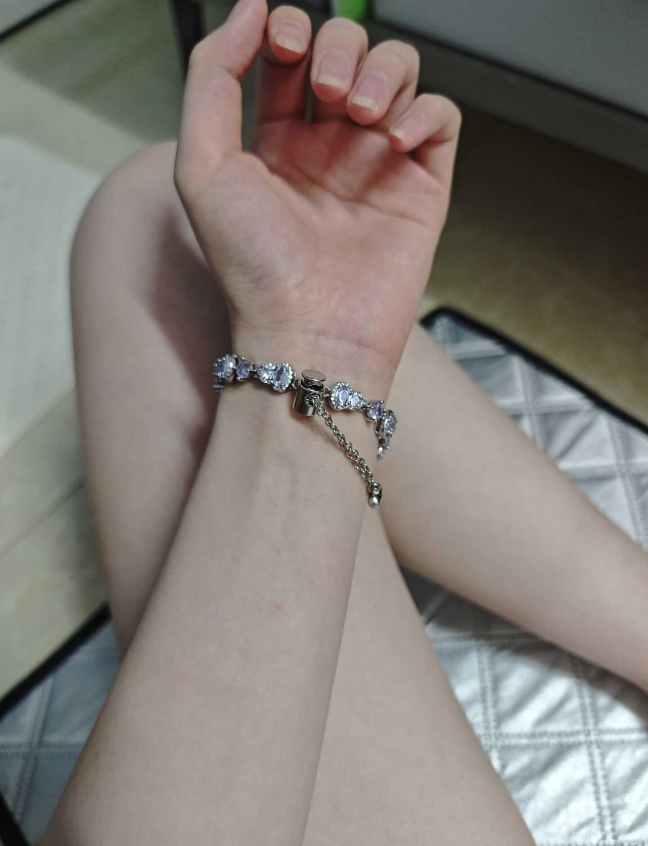 朋友都说一般，但我觉得真的很好看啊 ！
手链推荐 智能手环 表带 运动手环
没有