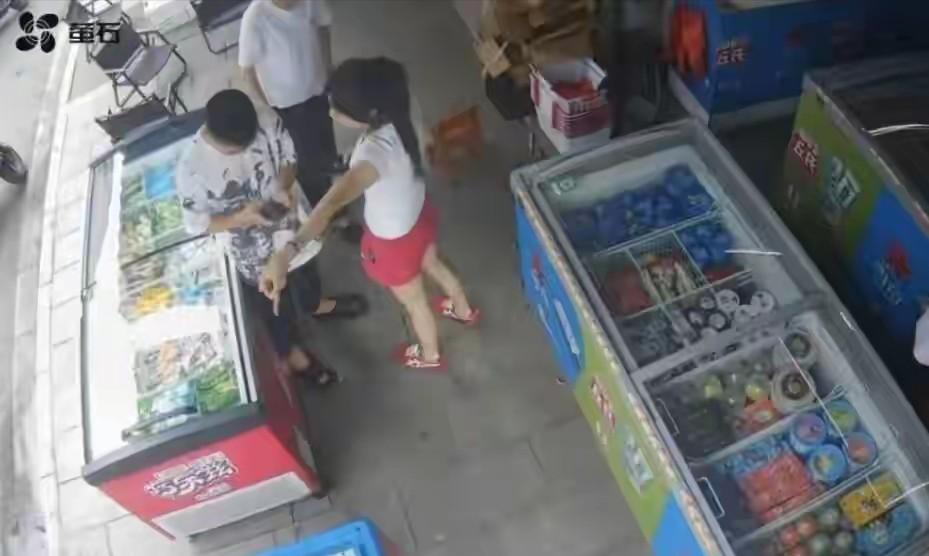 “细思极恐！”湖南沅江，一男子看见有人喝了啤酒开车，心里不踏实，掏出手机报了警。
