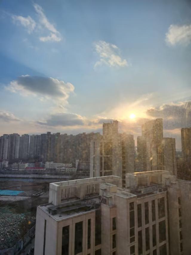 今年冬天的不同与原因分析
今年冬天与往年相比气温显著偏高且有波动
今年青岛与往年