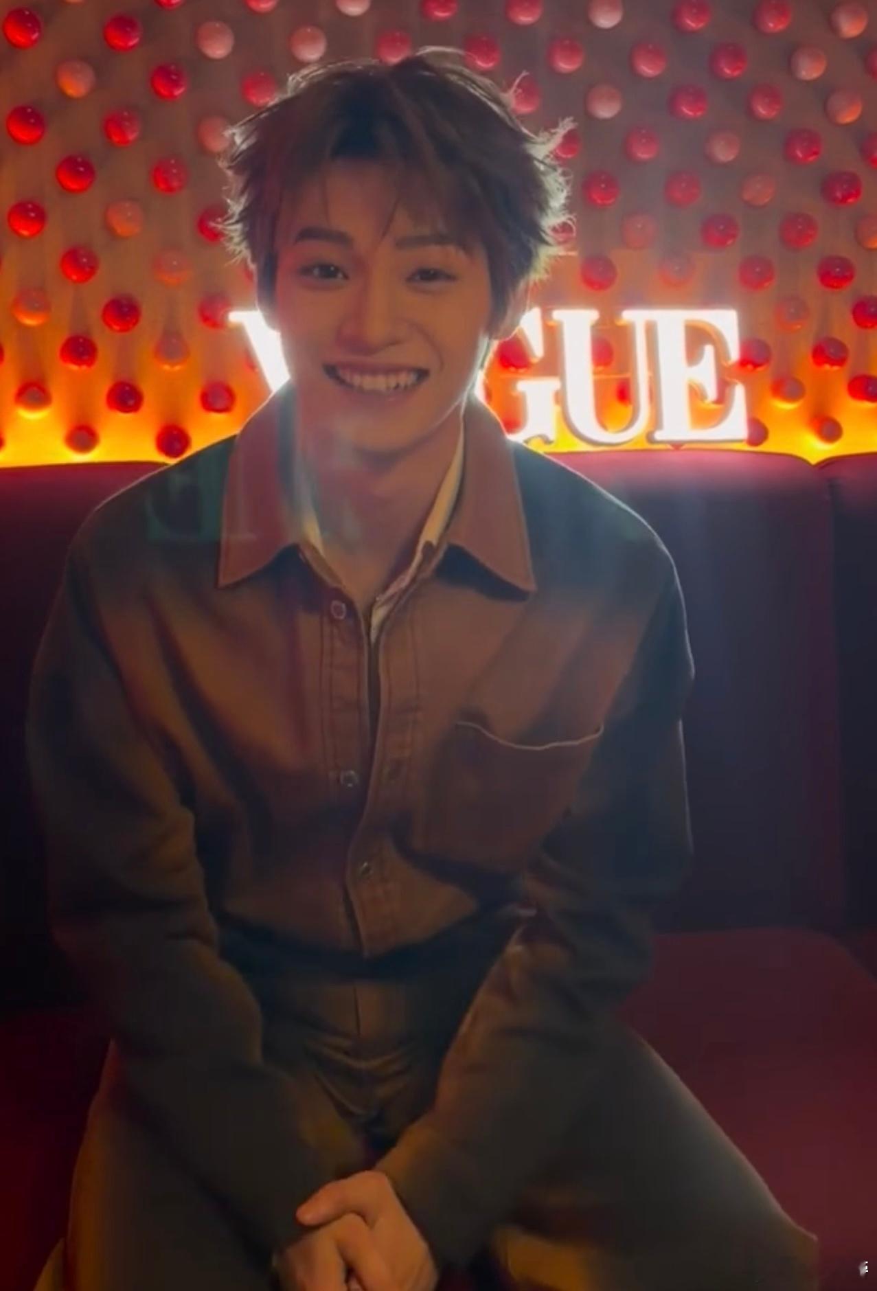 梓渝参加VOGUE年会，刘冲发了梓渝还晒了同框自拍！微醺梓渝红红的脸蛋好可爱！亮