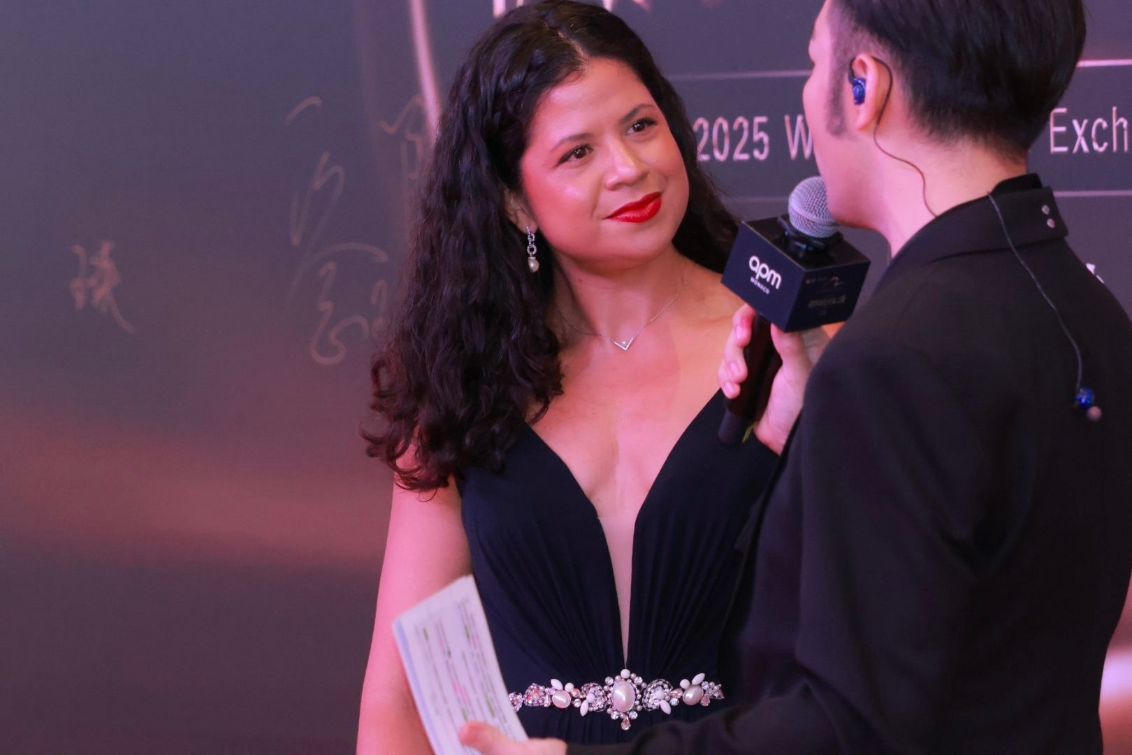 剑桥大学领导France Davies亮相，以教育合作视角参与跨文化交流，其推动