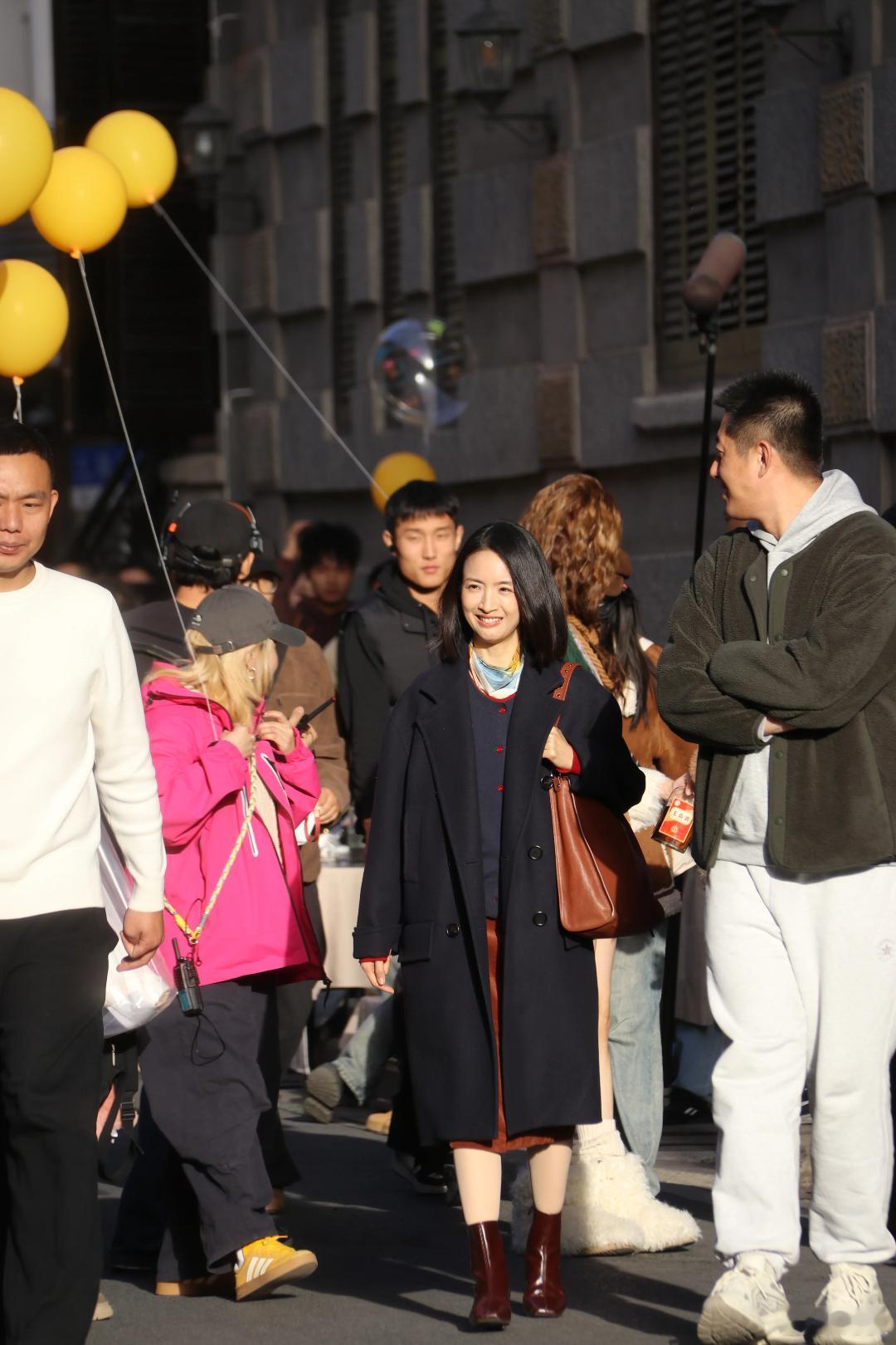 袁湘琴骑车去二中接孩子逆行感觉现在的ct越来越有误导性了不明真相的路人光看标题真