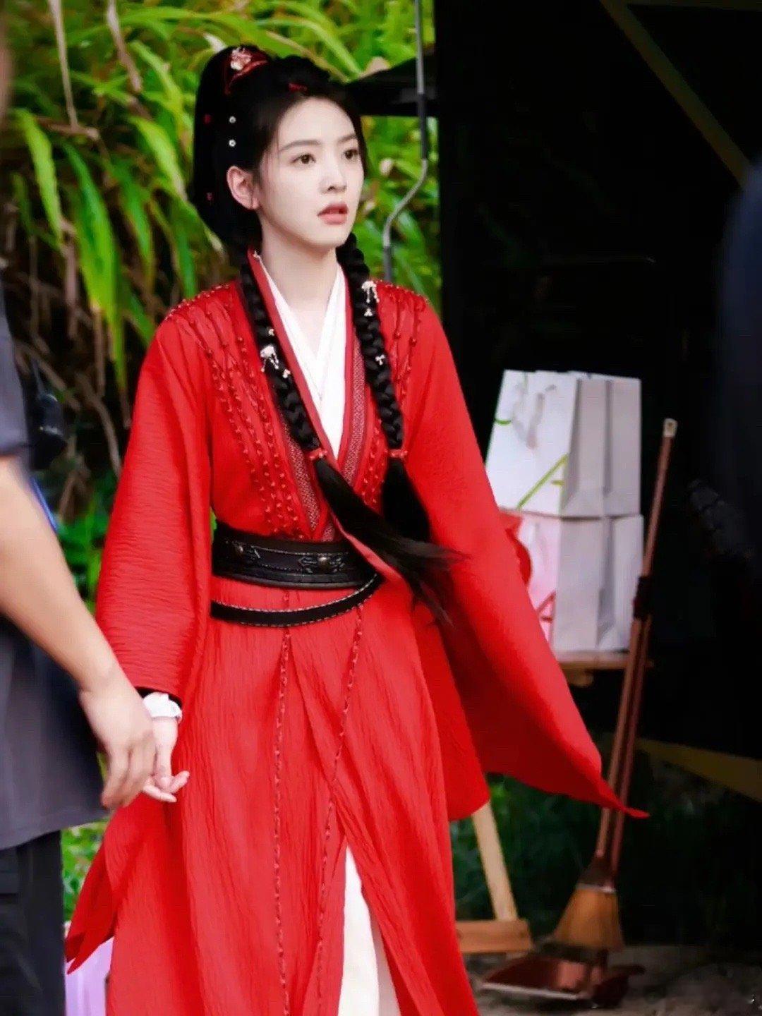 没看错吧，这确定不是同一套衣服吗[闭嘴] ​​​