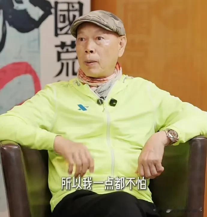 罗家英真是个神奇的存在，

你说他幸运吧，他又4度患癌症，

你说他不幸吧，他放