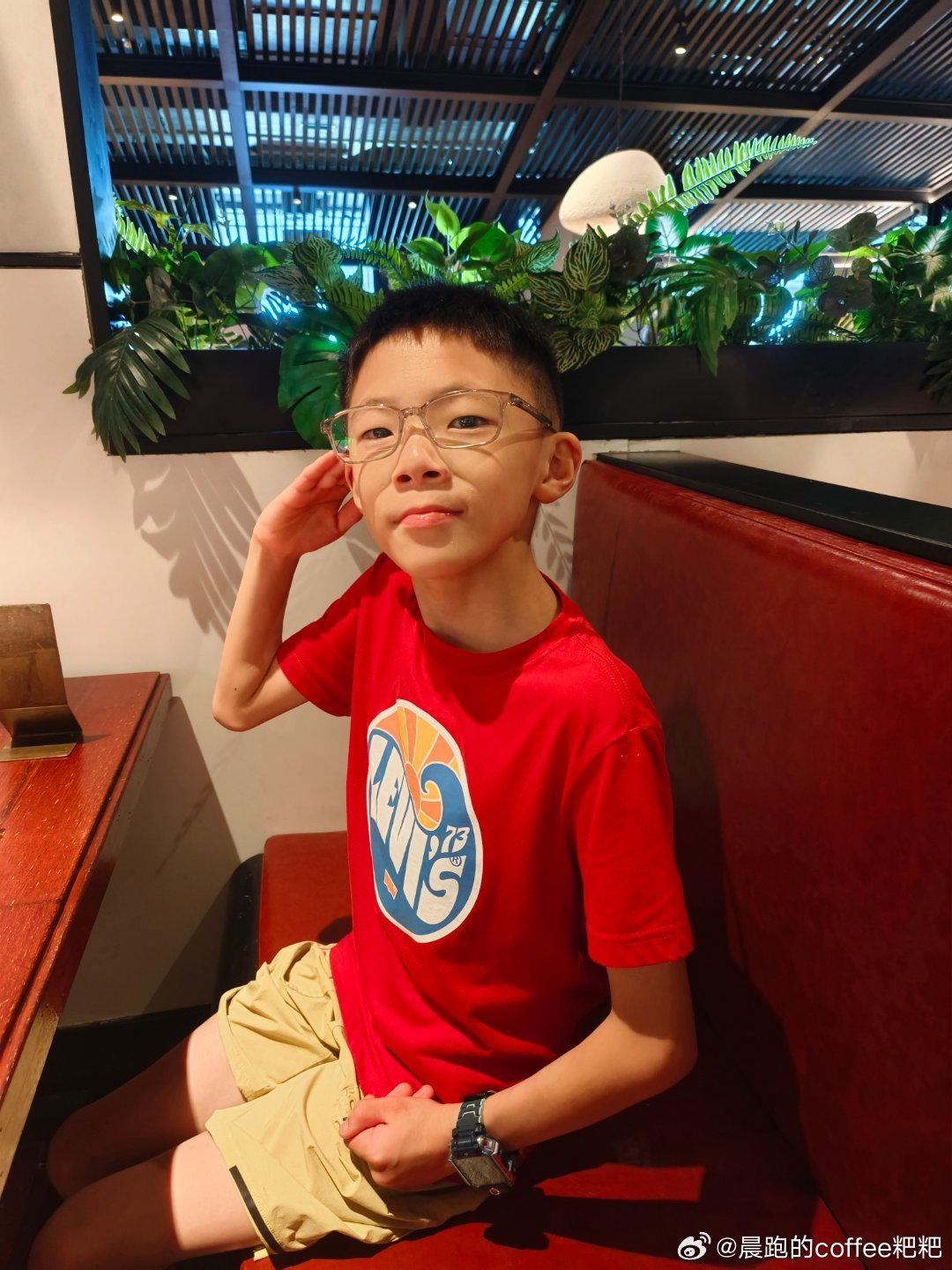 ADHD儿童的一天，这种男孩每一分钟必须用内容填满，电量有如金霸王。时差没彻底倒