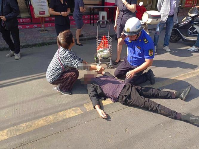 福安老人遭城管推倒，意外离世！警方出手，刑拘到底谁错了？

大家好，今天给大家讲