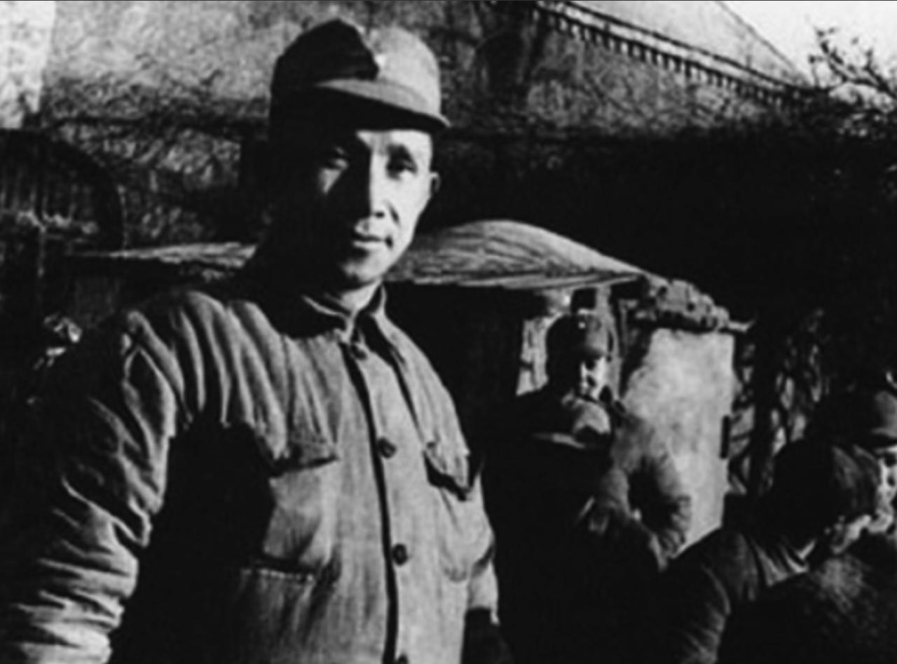 1942年，一包普通香烟送到粟裕手中，他看后脸色骤变：全军集合，立刻关闭所有电台