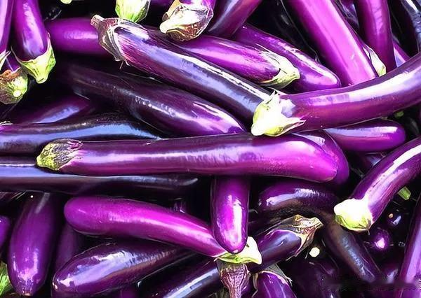 如果你有高血压一定要多吃这
几种食物，来帮你解除烦恼啊
第一、南瓜，第二、木耳，