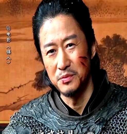 吴京这次输得有点惨，真刀真枪，不仅干不过沈腾，连两头熊都没打过。
 
沈腾的《飞