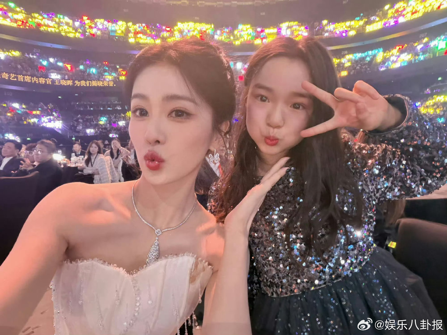 小酒窝去白鹿演唱会小酒窝去白鹿十周年演唱会现场聆听白鹿献唱经典曲目，十周年限定舞