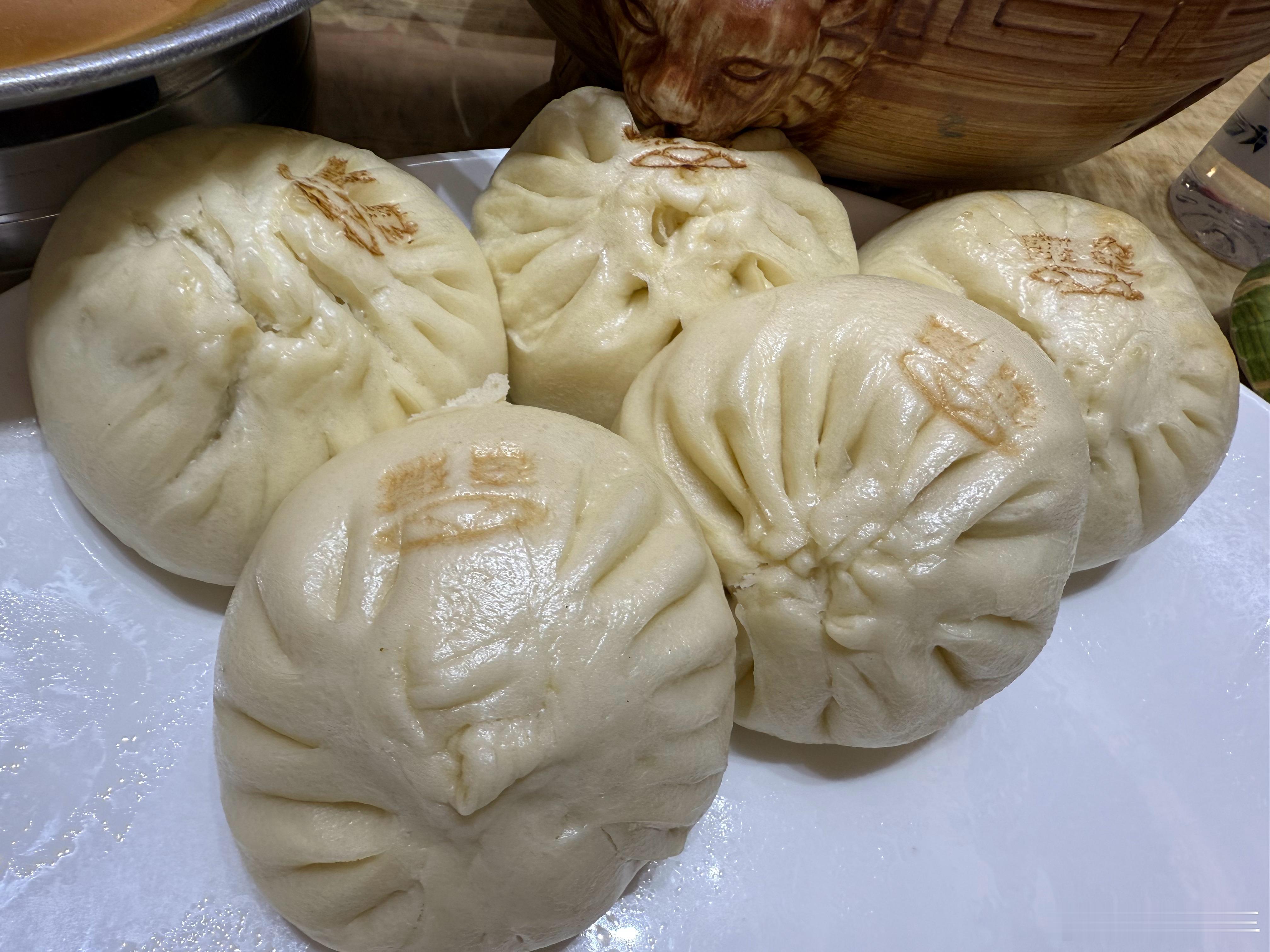 三十多年前，奇瑞可以说从一无所有，只是在芜湖搭了间简陋棚子，他们自己叫茅草屋。没