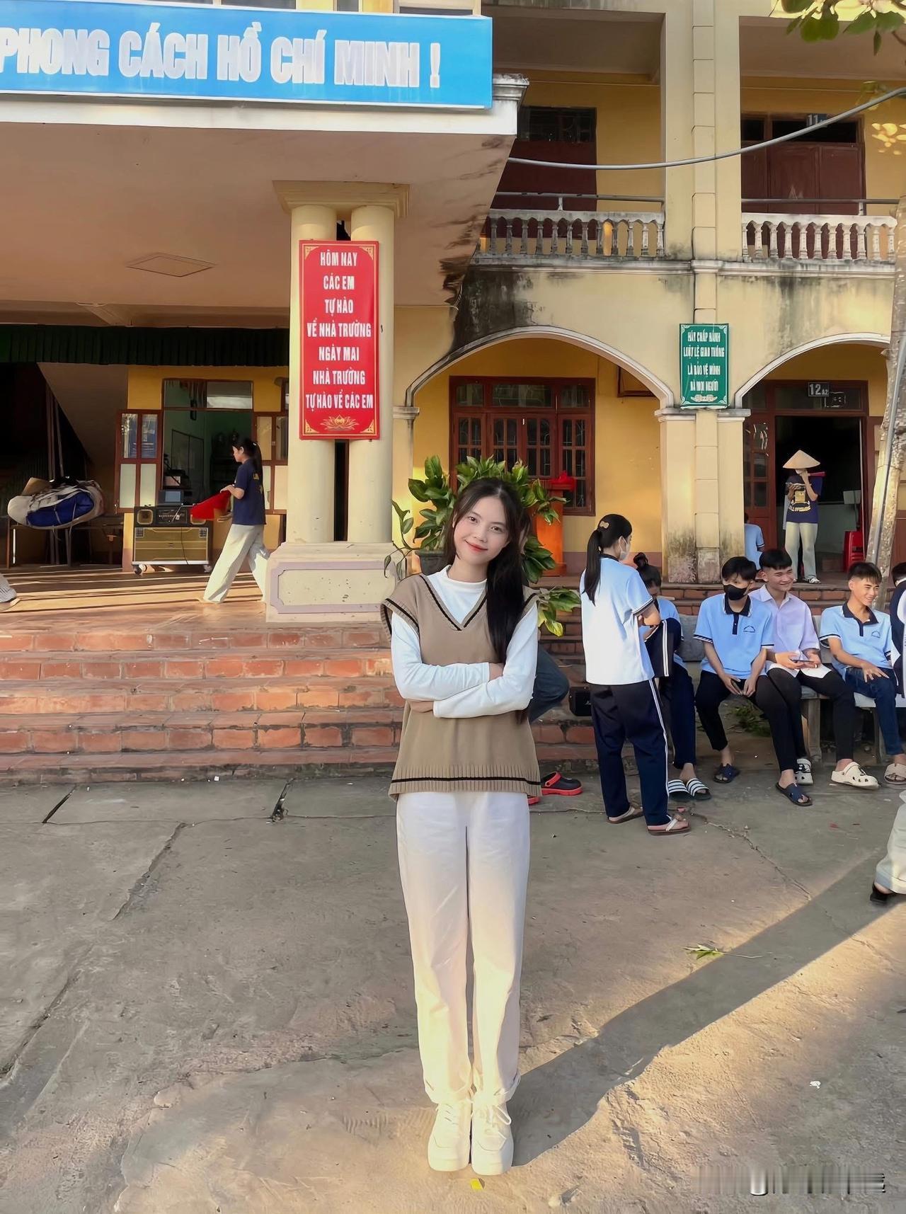 2004年出生的谅山人
2023年前往中国留学
2025年6月毕业
学历为大学本