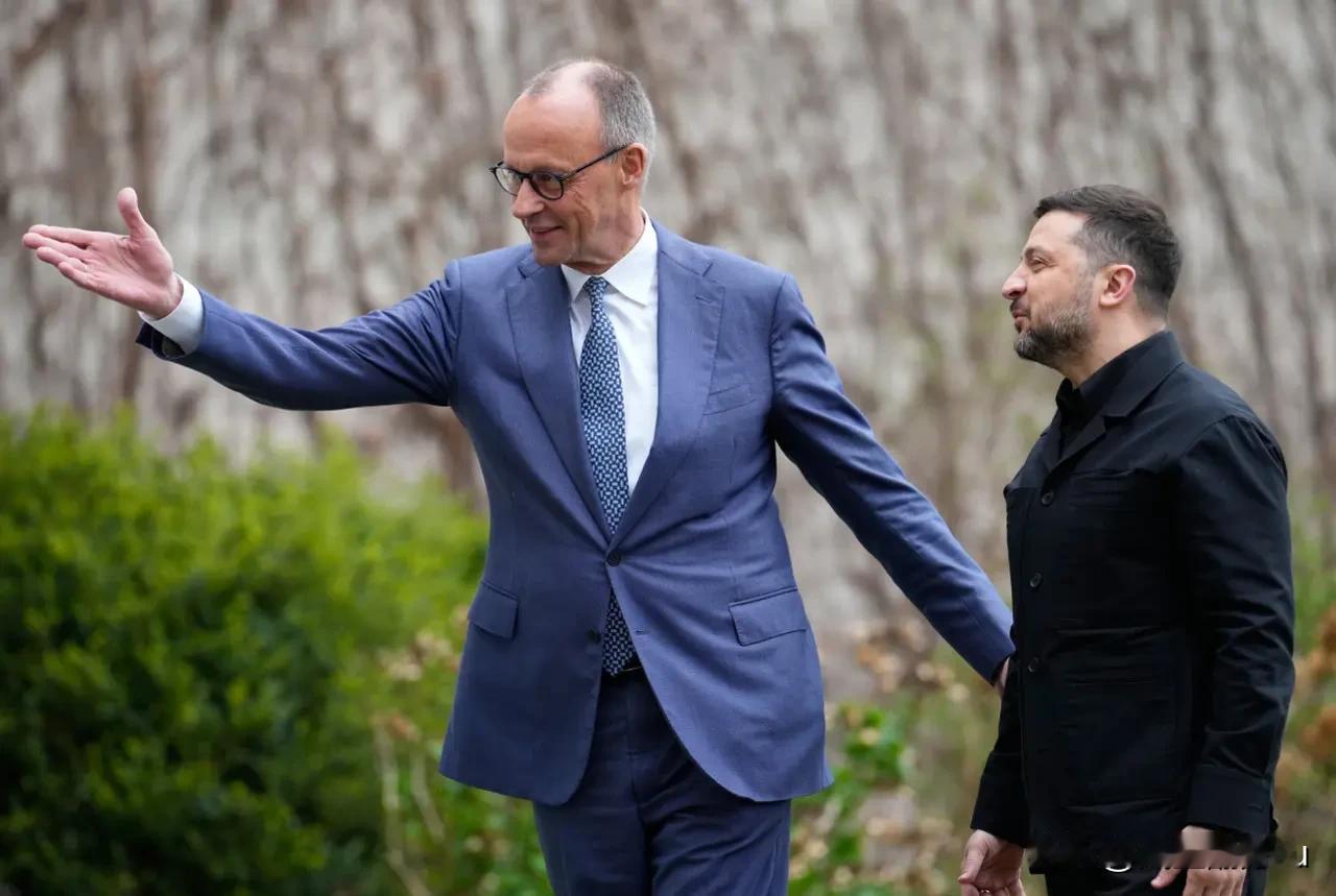 欧洲支持泽连斯基但是不支持乌克兰，这是两码事，支持泽连斯基是因为泽连斯基与俄罗斯