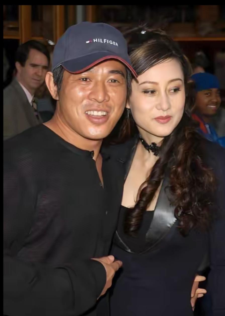 37年风雨同舟，不离不弃，验证了李连杰对利智的爱是真心的。1999年李连杰与利智