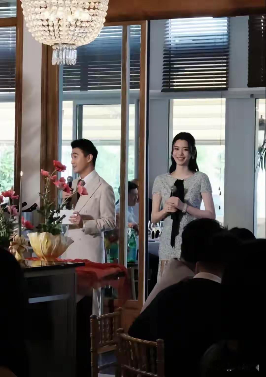 何猷君夫妇举办婚礼欢迎宴，梁安琪与亲家同框，谷爱凌林心儿都在 
