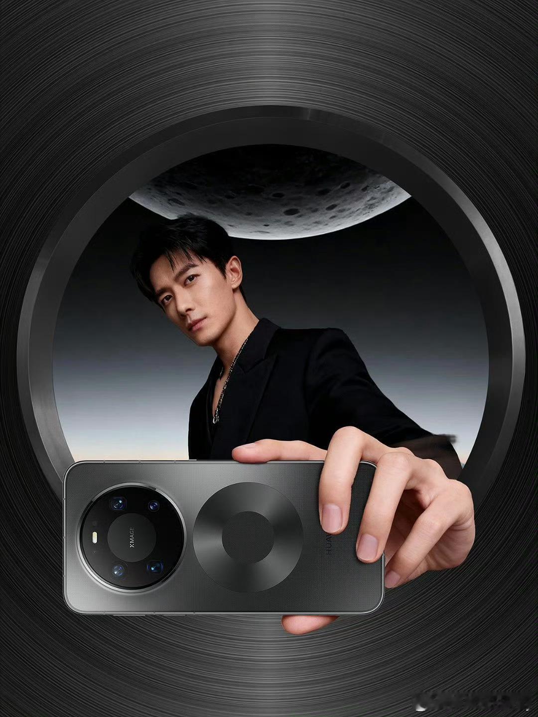 金属光绘微纹工艺让质感飙升，不同角度看有不一样的光影美，像给机身披了层流光外衣。