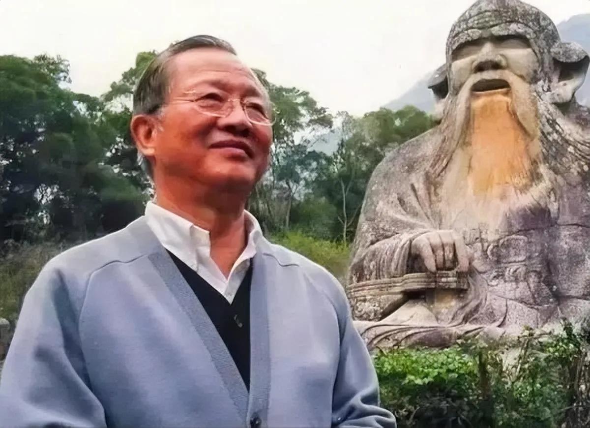 曾仕强先生说：
人这一辈子，最大的福报是什么？
就是一个人一定要有钱享福，
有很