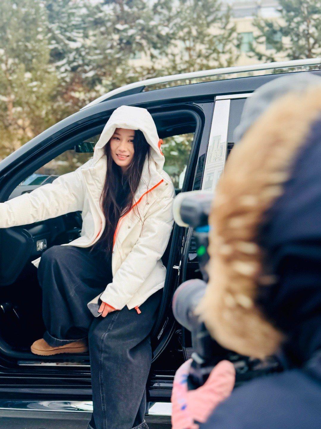 第三视角，坐等官摄出片，看看成片差距该说不说主要还是主角颜值在线，跟拍摄技巧没关