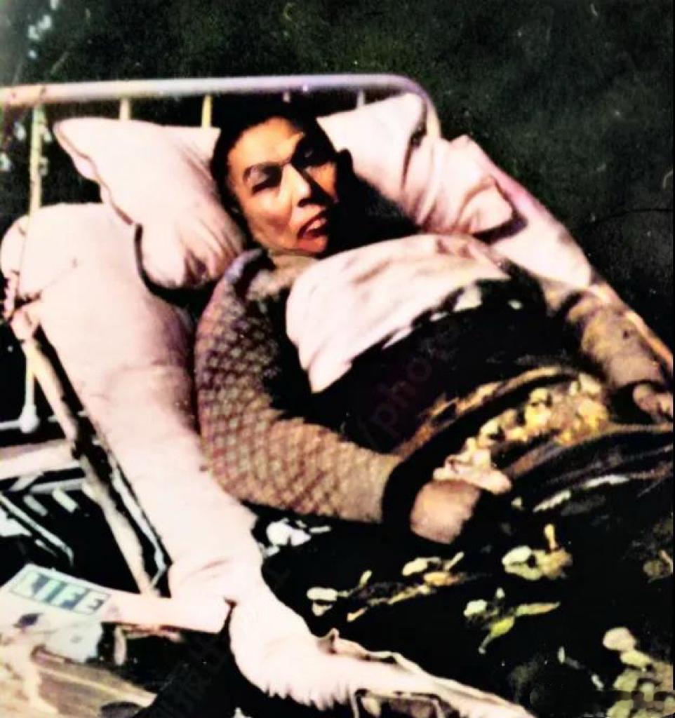 一九三九，残秋赴长沙·默斋主人原创战地叙事散文纱布拆去，右下腹还留着一圈浅淡的药