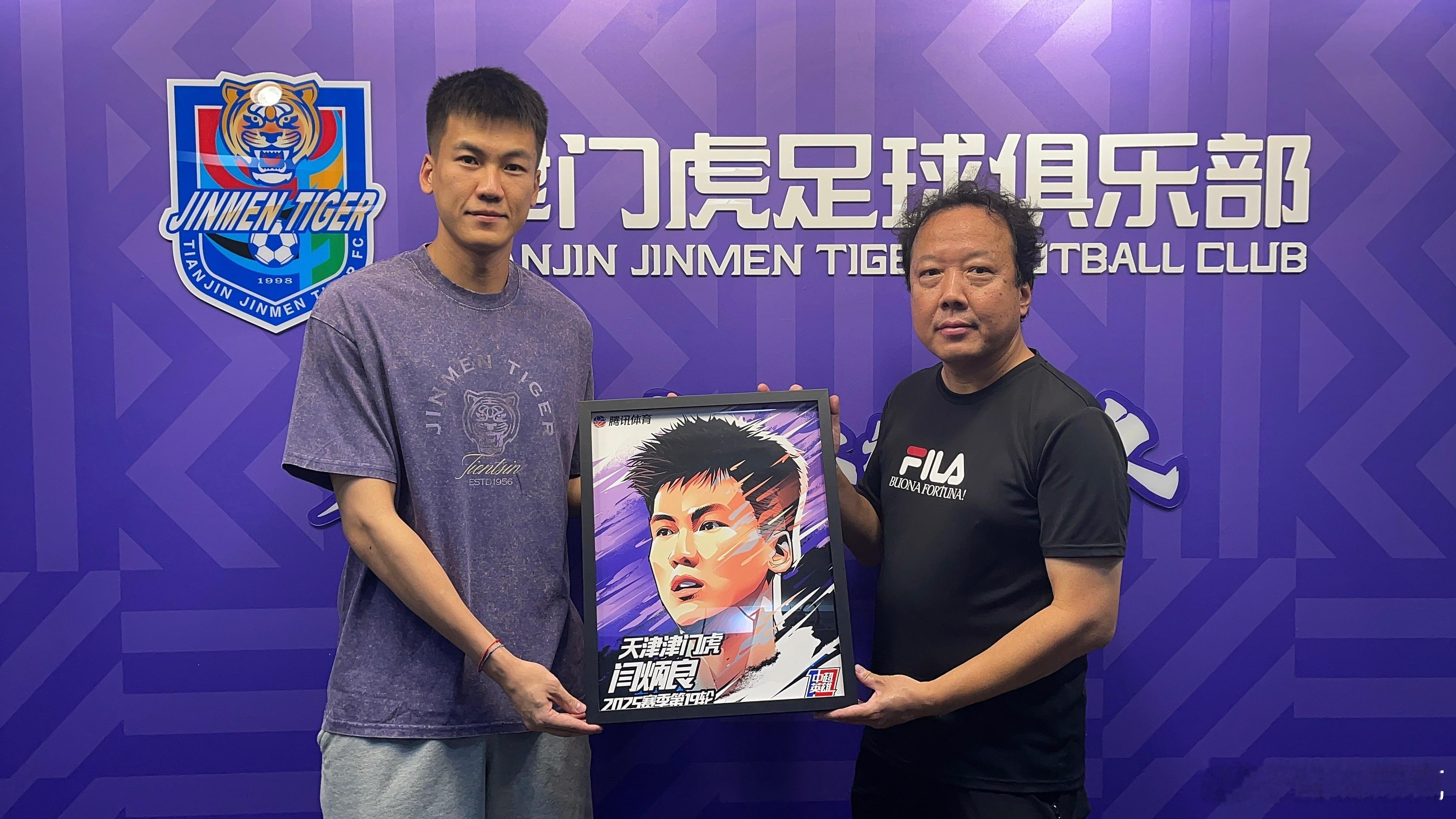恭喜小闫获奖感谢感谢申老师带着我去领奖，让我跟双胞胎弟弟合影。小闫回答了好几个有
