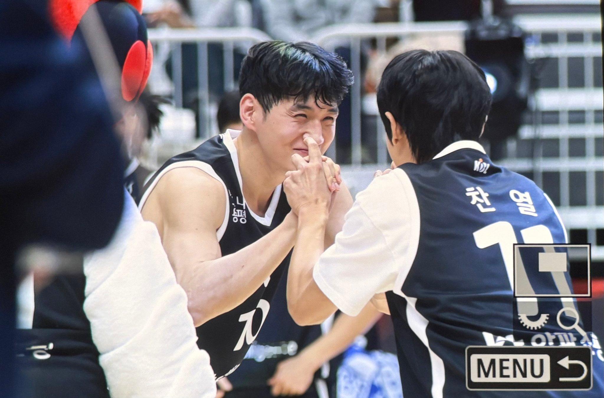 就是说谁看见馋捏里不笑眼弯弯啊 ​​​