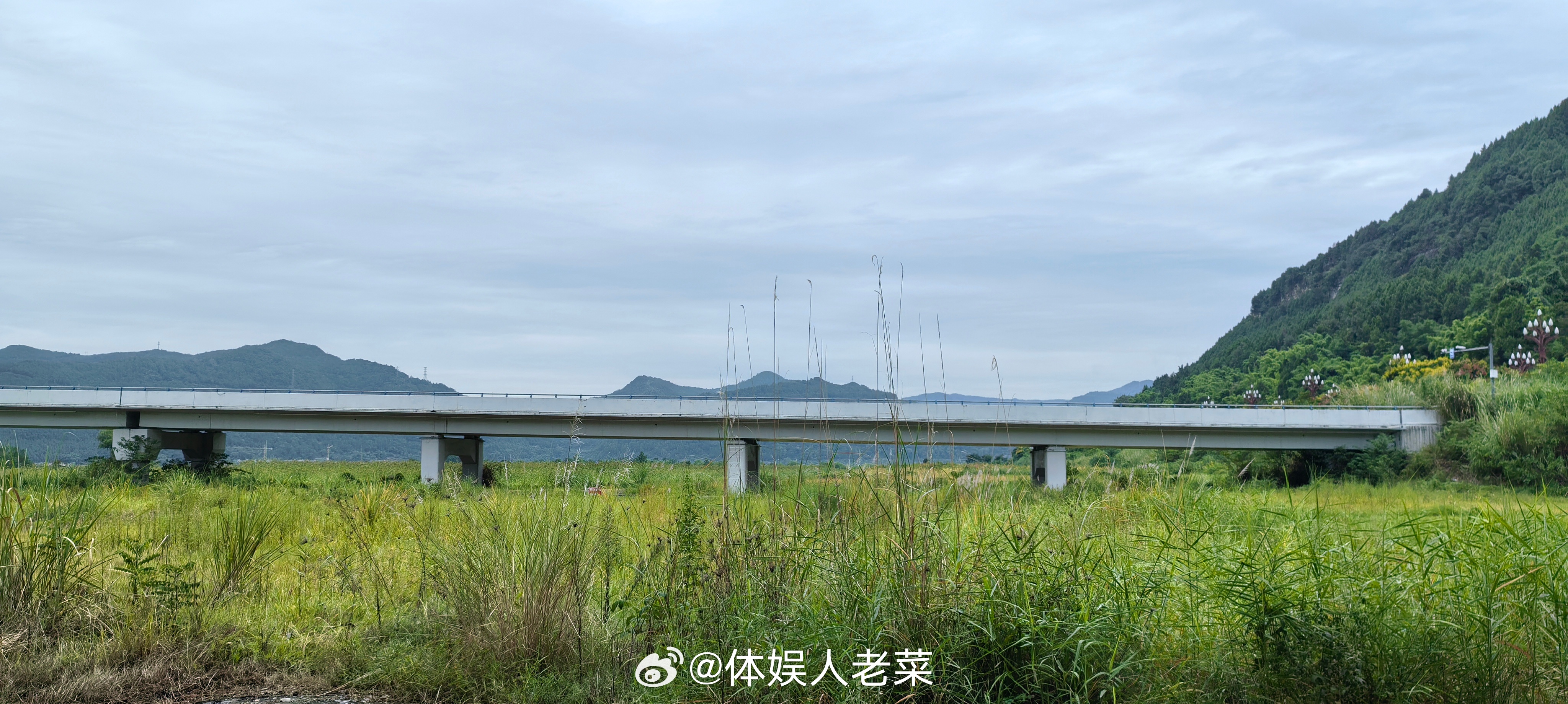 难得周末，气温凉爽舒服，到野外支起锅，来一顿小火锅🍲。。宝宝的少女心 ​​​