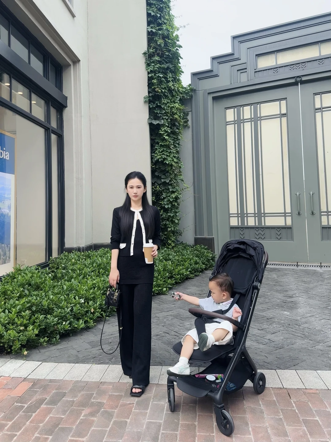 终于把人类幼崽熬成专属逛街小搭子✨