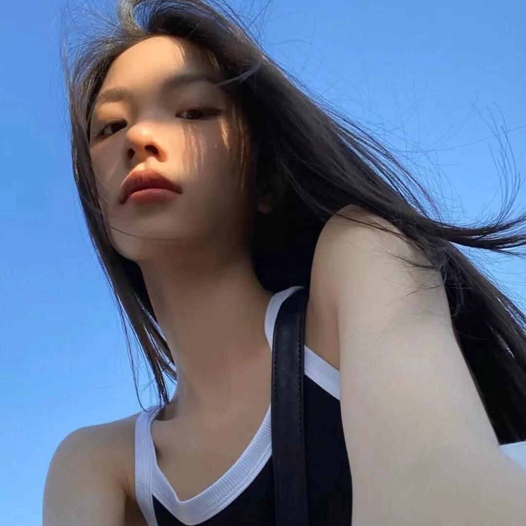 在一起2年左右的婚外情女人铁定是离不开一个让她在“床上”下不来的男人的。
生活上