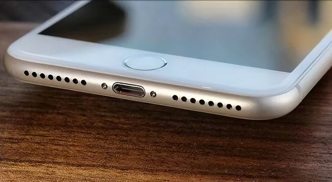 第一个取消耳机孔的第一个取消耳机孔的不是iPhone，但最具代表的肯定iPhon