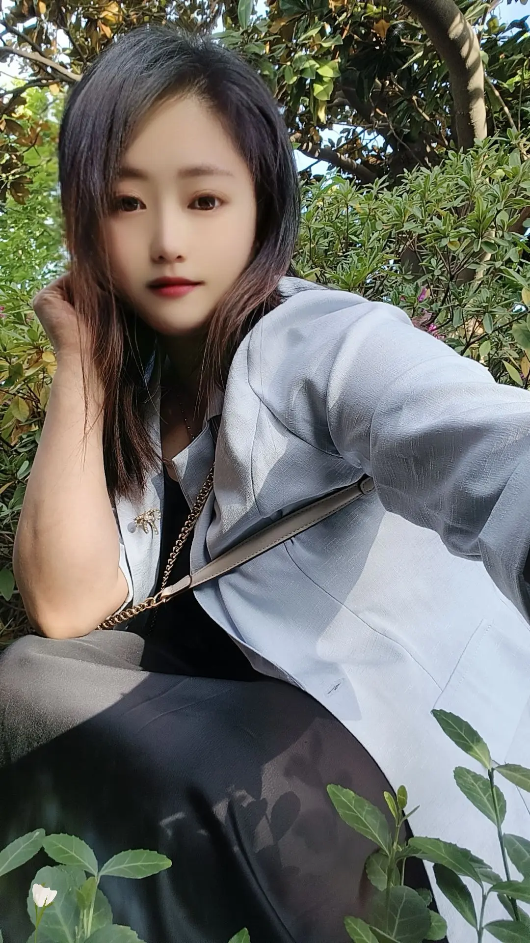 工资越来越低确活得无忧无虑！顿顿吃土缺确比吃海鲜香！