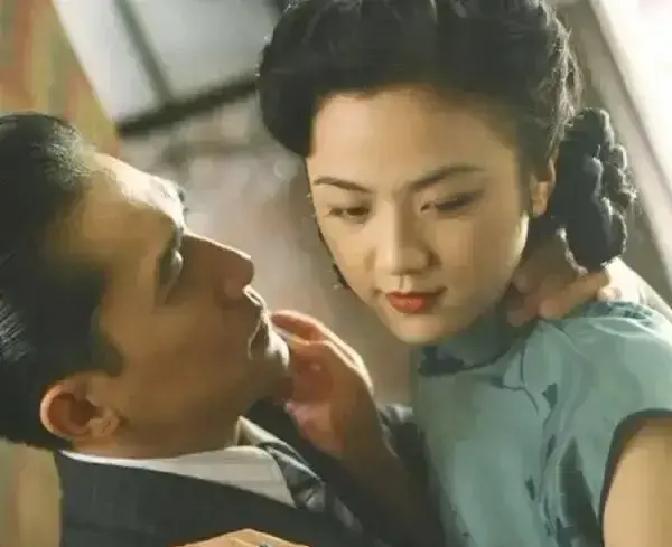 汤唯被封杀17年后，戛纳4K版一刀未剪
 
当年内地删掉12分钟，这次修复版多出