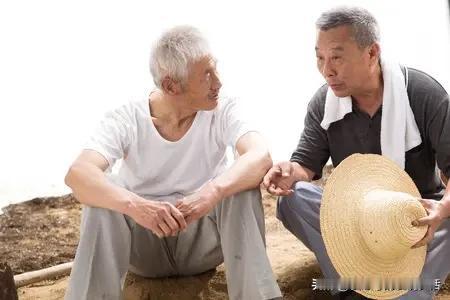 集体和单干，到底哪个好？听听这位当时的基层干部是怎么说的！
 
我亲身经历过集体