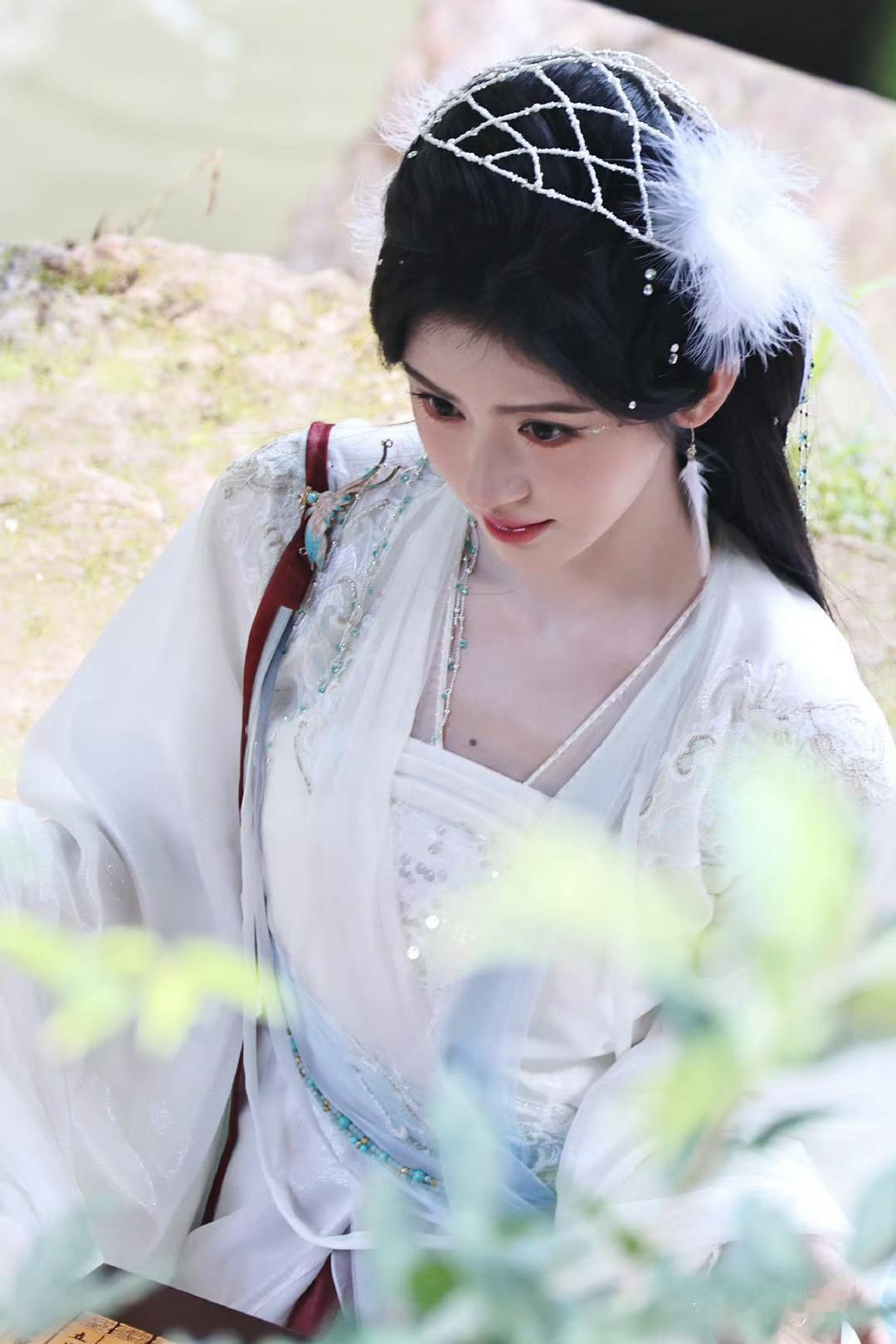 jjy鞠婧祎露芜衣jjy鞠婧祎苏绿夏我静谧在少女中沉醉 在沉醉中感悟