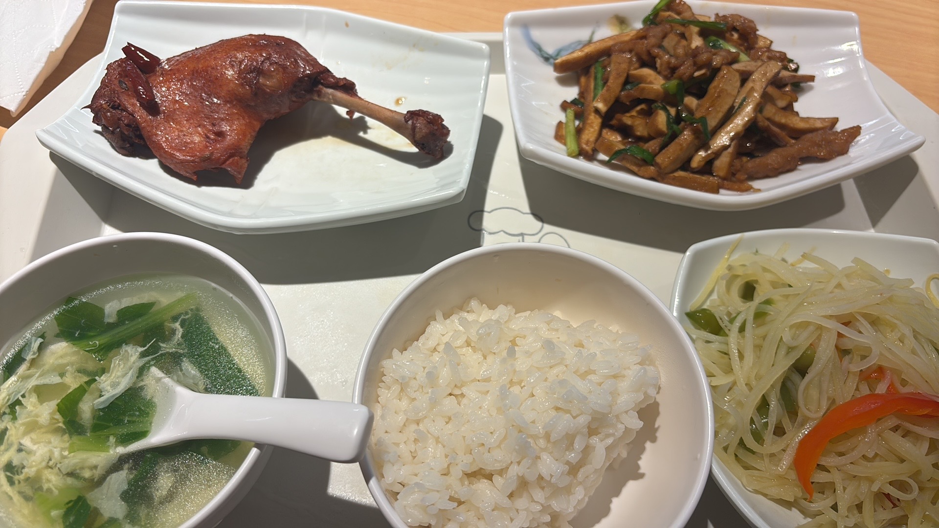 吃午饭呢，博格丹怎么去火箭了，这跟说好的不对哇🙉🙉🙉。 