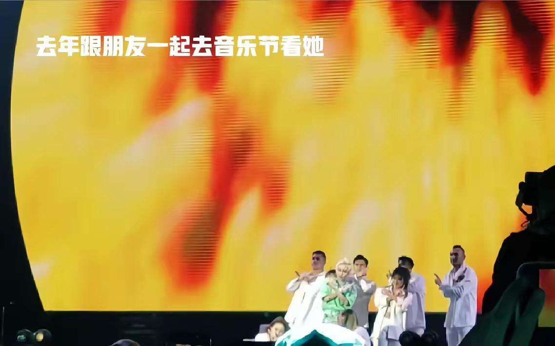 刘雨昕｜这街5工作人员对雨昕的repo② 这么好的女孩谁能不爱啊~不光爱还要捧在