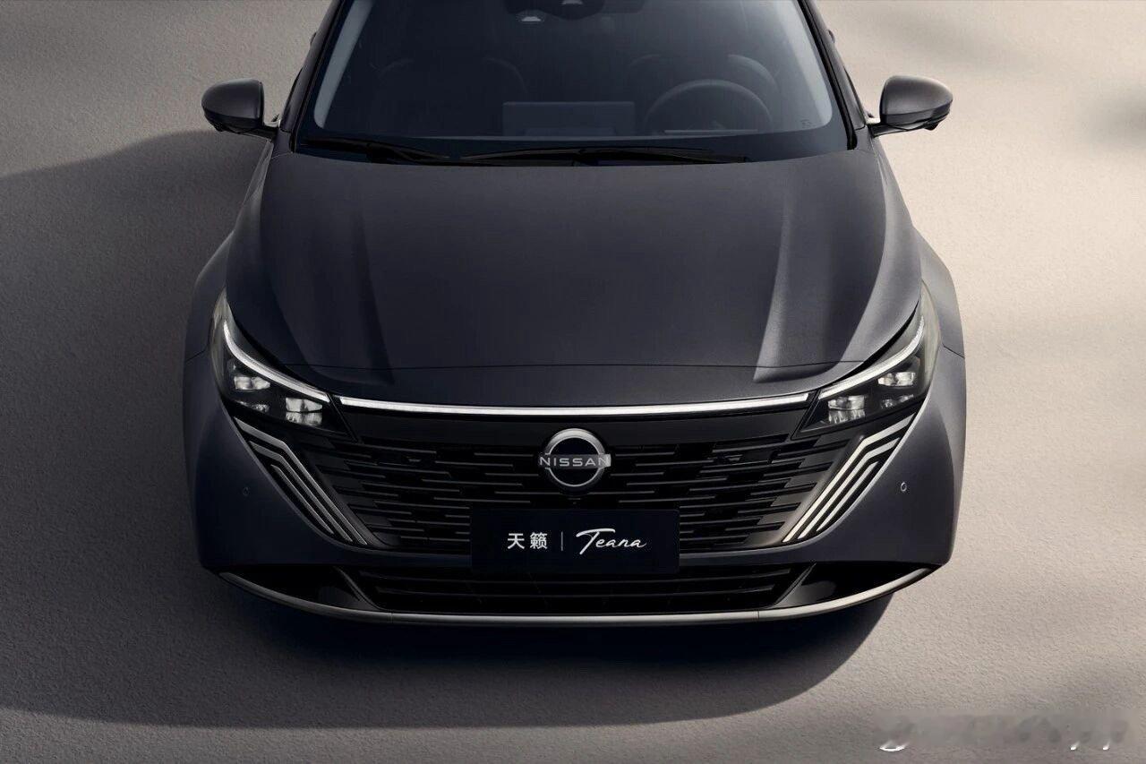 不用羡慕电车智能！天籁PLUS鸿蒙版来了天籁PLUS成燃油车智能化标杆！贯穿灯+