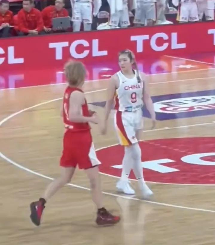 李梦缺席女篮亚洲杯绝不仅仅是因为伤病！
在与波黑女篮的第二场热身赛结束后，新任中