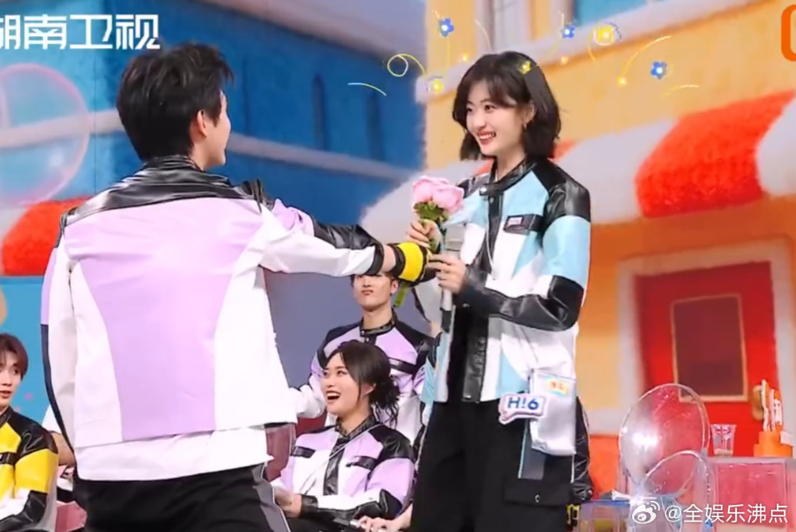 陈飞宇抱孙千陈飞宇抱孙千也太自然了，苏感爆棚谁顶得住！你好星期六